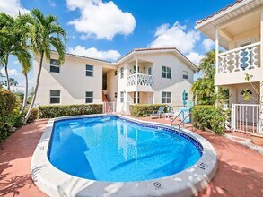 2591 NE 55th Ct, Unit 102 in Fort Lauderdale, FL - Foto de edificio - Building Photo