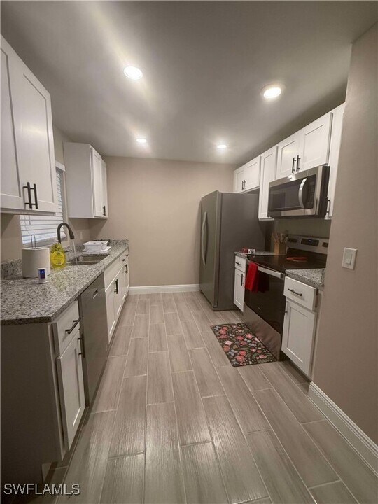 2102 South St in Ft. Myers, FL - Building Photo