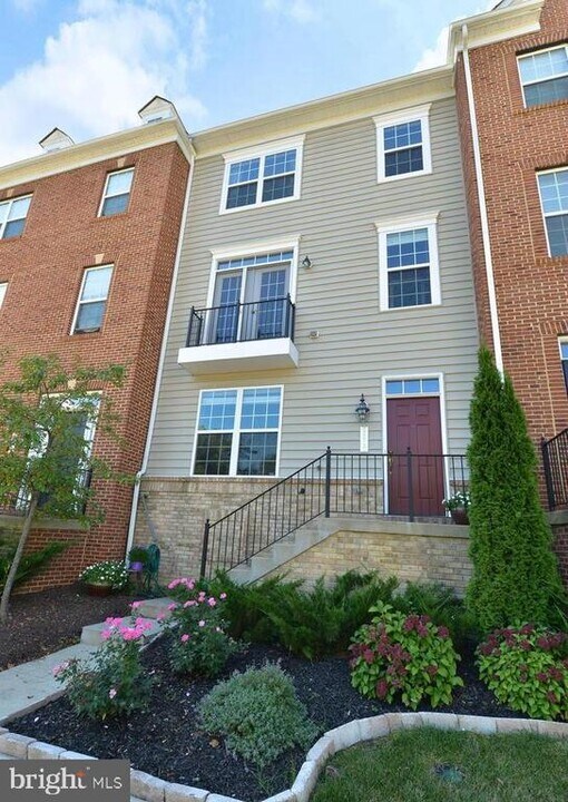 8017 Sport View Rd in Hyattsville, MD - Building Photo