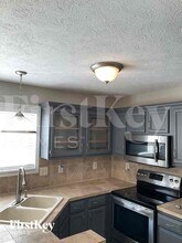 962 Andover Dr in Greenwood, IN - Foto de edificio - Building Photo