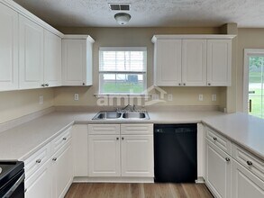 4241 Sandstone Dr in Antioch, TN - Building Photo - Building Photo
