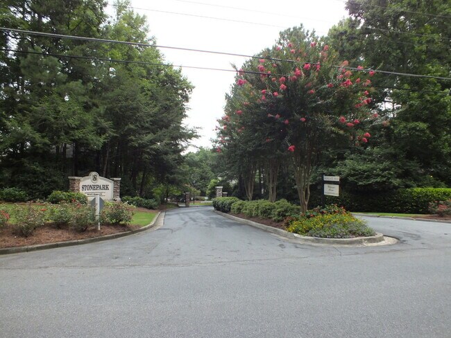 5005 Wingate Way in Atlanta, GA - Building Photo - Building Photo