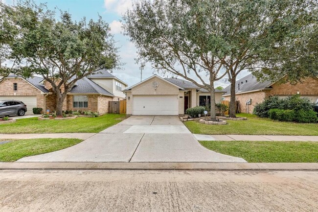 11312 Hidden Bay Dr in Pearland, TX - Building Photo - Building Photo