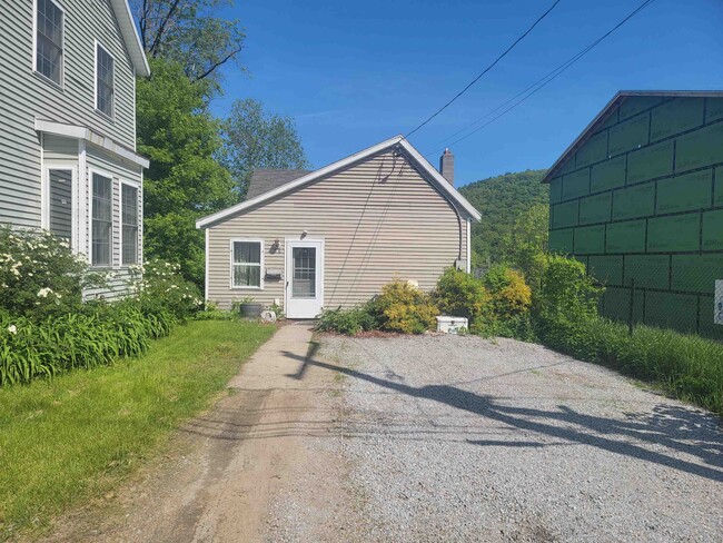 58 Beech St in Bristol, NH - Building Photo - Building Photo