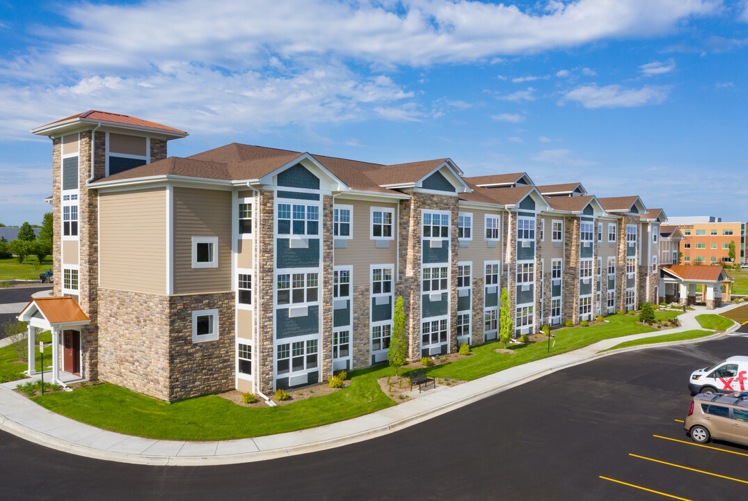 Residences of Crystal Lake in Crystal Lake, IL - Building Photo