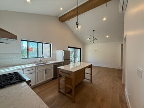 1242 Mildred Ave in San Jose, CA - Foto de edificio - Building Photo