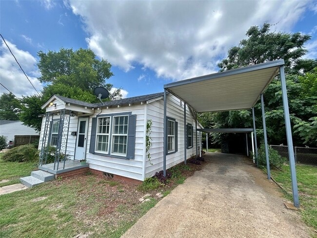 310 Dean St, Unit 2701-301 in Athens, TX - Building Photo - Building Photo