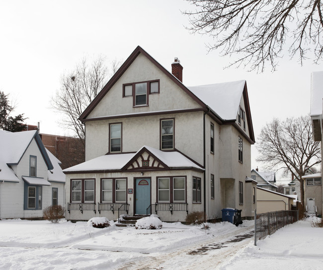 330 4th St NE in Minneapolis, MN - Foto de edificio - Building Photo