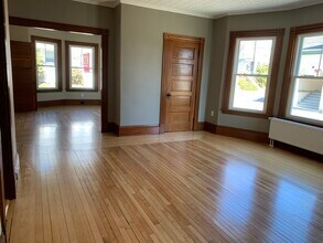 15 Orchard St, Unit 1 in Biddeford, ME - Foto de edificio - Building Photo