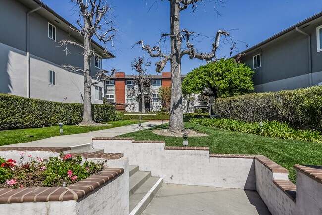 1696 Amberwood Dr in South Pasadena, CA - Building Photo - Building Photo