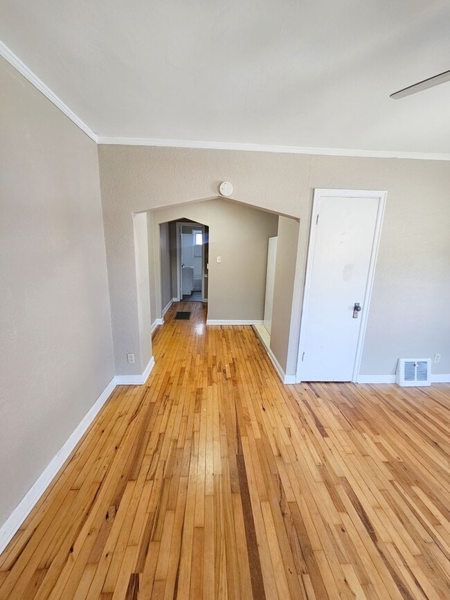 5824 Grand Ave in Des Moines, IA - Building Photo - Building Photo