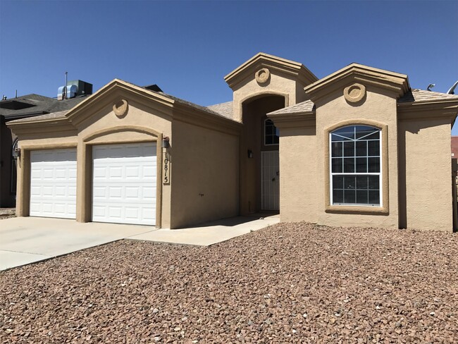 10815 Aaron St in El Paso, TX - Foto de edificio - Building Photo