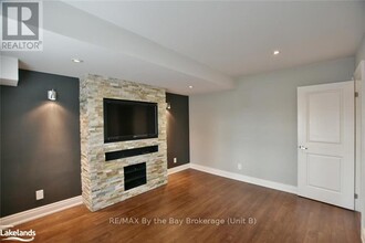 15 Wally Drive in Wasaga Beach, ON - Building Photo - Building Photo