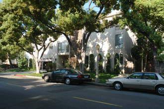 528 N Jackson St in Glendale, CA - Building Photo - Building Photo