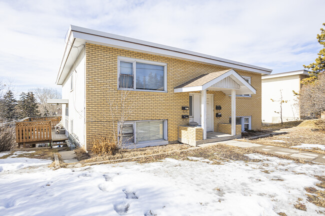 3215 14 St NW in Calgary, AB - Building Photo - Primary Photo