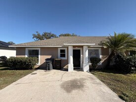 729 Squirrel Ct in Poinciana, FL - Building Photo