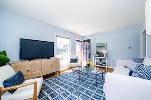 511 Donna Dr in St. Joseph, MI - Building Photo