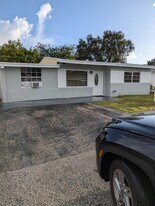 6425 SW 22nd St in Miramar, FL - Building Photo