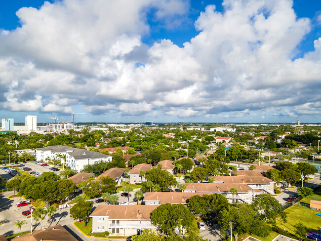 Gulfstream at Dania Beach in Dania, FL - Building Photo - Building Photo