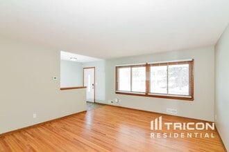 8460 Westbend Rd in Minneapolis, MN - Foto de edificio - Building Photo