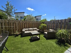 7905 NW 104th Ave in Doral, FL - Building Photo - Building Photo