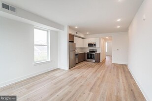 4324 Lancaster Ave in Philadelphia, PA - Building Photo
