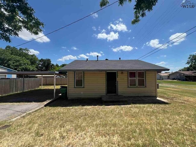 property at 407 N Victoria Ave