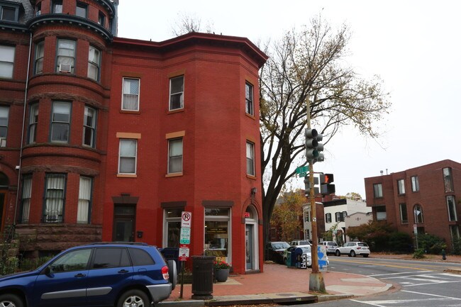 1101 E Capitol St SE in Washington, DC - Building Photo - Building Photo