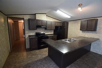 6000 Spring Creek Pkwy in Malakoff, TX - Building Photo - Building Photo