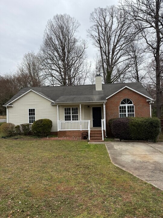 1252 Well Spring Dr in Charlotte, NC - Building Photo