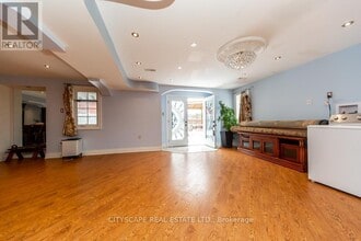 136 Manley Ave in Whitchurch-Stouffville, ON - Building Photo - Building Photo