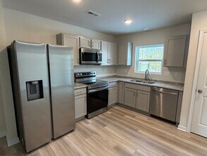 930 Encore Autumn Ln in Richmond, VA - Foto de edificio - Building Photo