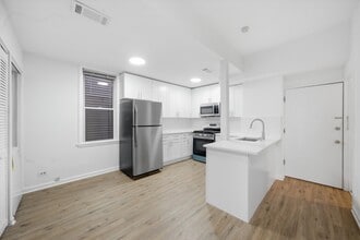 3037 N Southport Ave in Chicago, IL - Building Photo - Building Photo