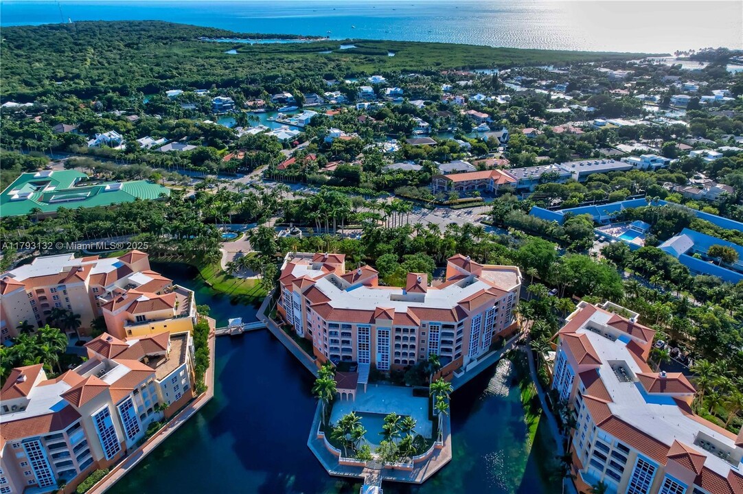 731 Crandon Blvd, Unit 407 in Key Biscayne, FL - Building Photo