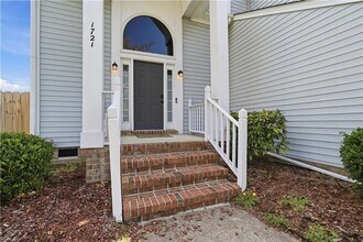 1721 Chestwood Dr in Virginia Beach, VA - Building Photo - Building Photo