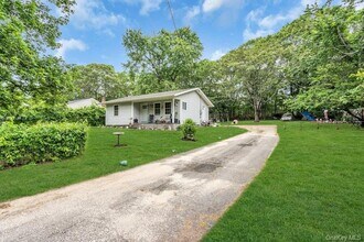 13 Carr Ln in Medford, NY - Building Photo - Building Photo