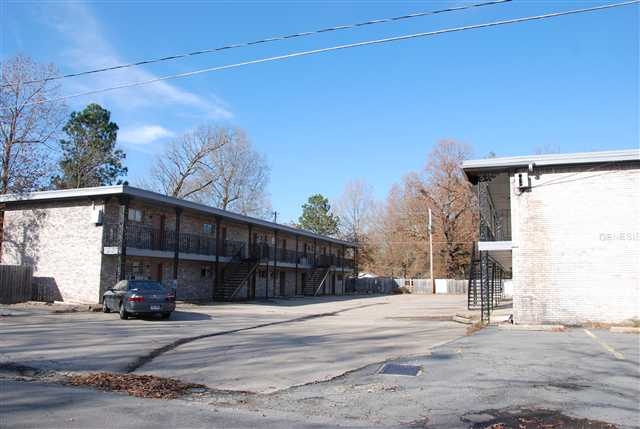 Chateau Place Apartments in Pine Bluff, AR - Building Photo