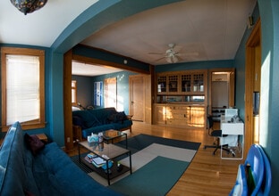 430 E. Jefferson Street, Unit Jefferson 1 in Iowa City, IA - Foto de edificio - Building Photo