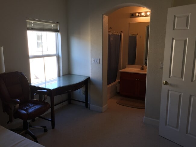 235 Metropolitan Dr in Milpitas, CA - Building Photo - Building Photo