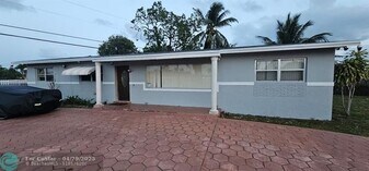 870 NW 173rd Terrace in Miami, FL - Building Photo