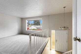 203 SE 176th Pl in Portland, OR - Building Photo - Building Photo