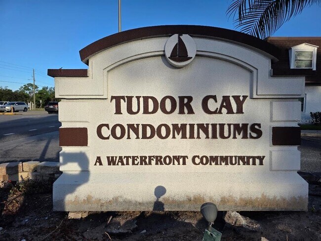 9004 Tudor Dr