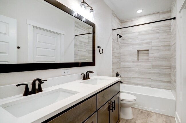 property at 3105 Somerset Levens Ln