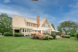 880 Lumber Ln in Bridgehampton, NY - Building Photo