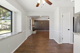 3721 Avenue R in Rosenberg, TX - Foto de edificio - Building Photo