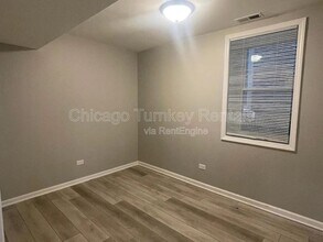 2336 S Troy St in Chicago, IL - Building Photo - Building Photo