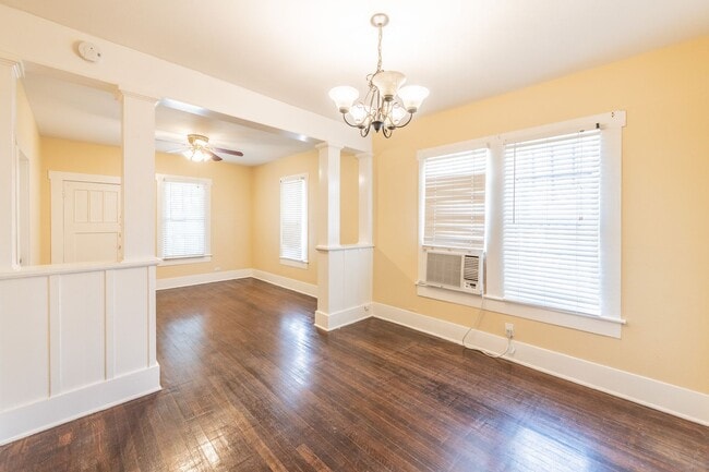839 W Russell Pl in San Antonio, TX - Building Photo - Building Photo