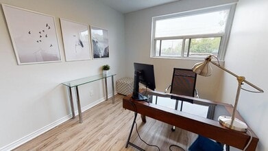 860 Blackthorne in Ottawa, ON - Building Photo - Building Photo