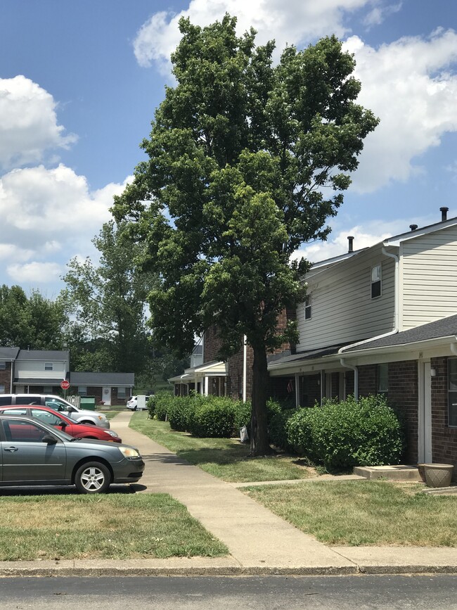 Valley Ridge Apartments in New Albany, IN - Foto de edificio - Building Photo