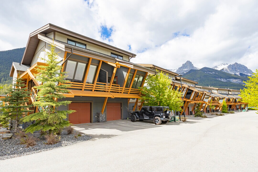 1101 Three Sisters Pky in Canmore, AB - Building Photo